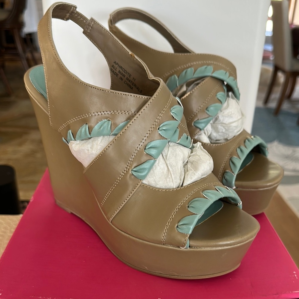 Stylish Tan and Green Wedge Sandals